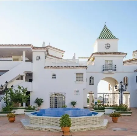 Apartamento Cerca Del Mar Con Piscina Y Parking. *
